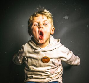 niño enfadado